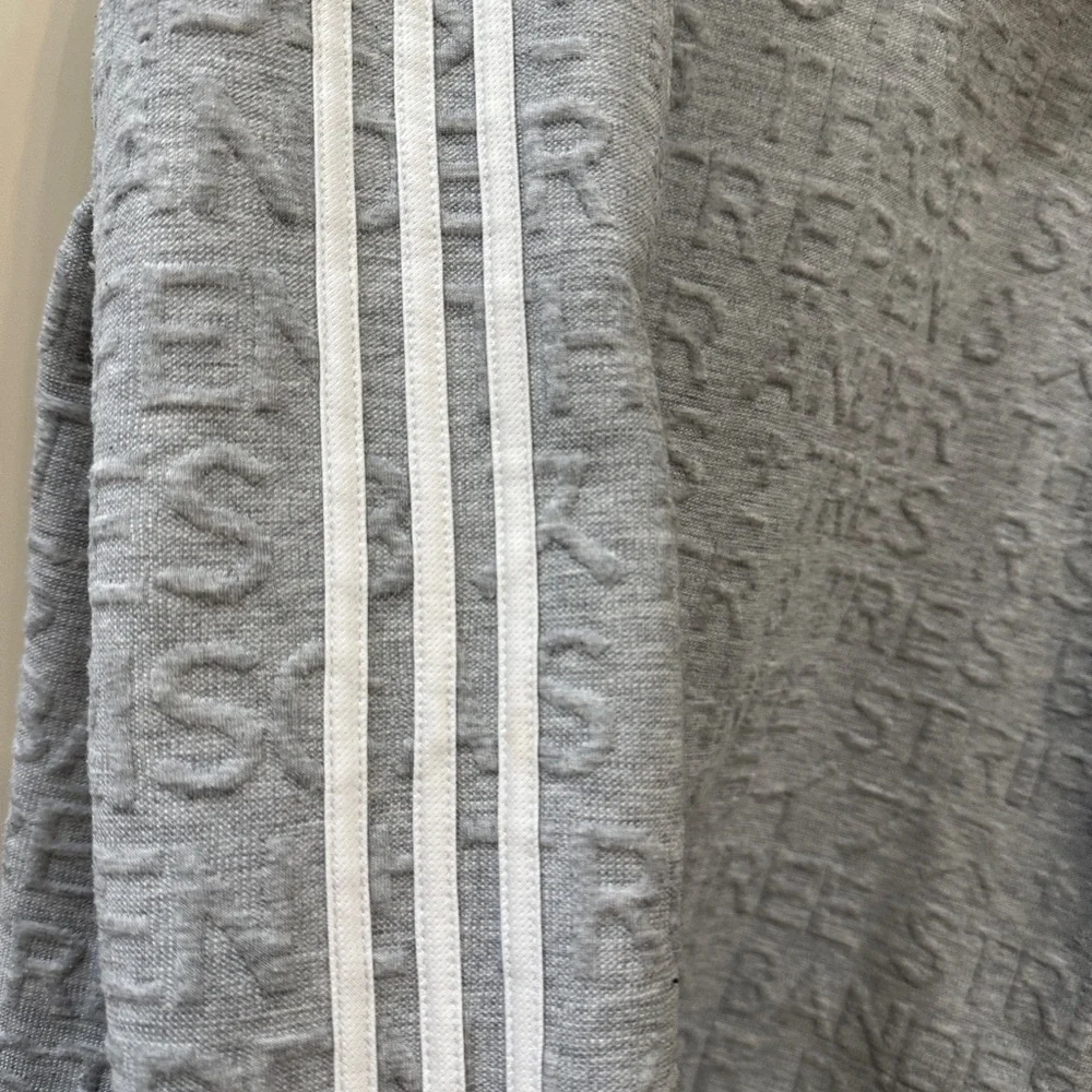 Men’s Adidas Heather Gray Sweatshirt